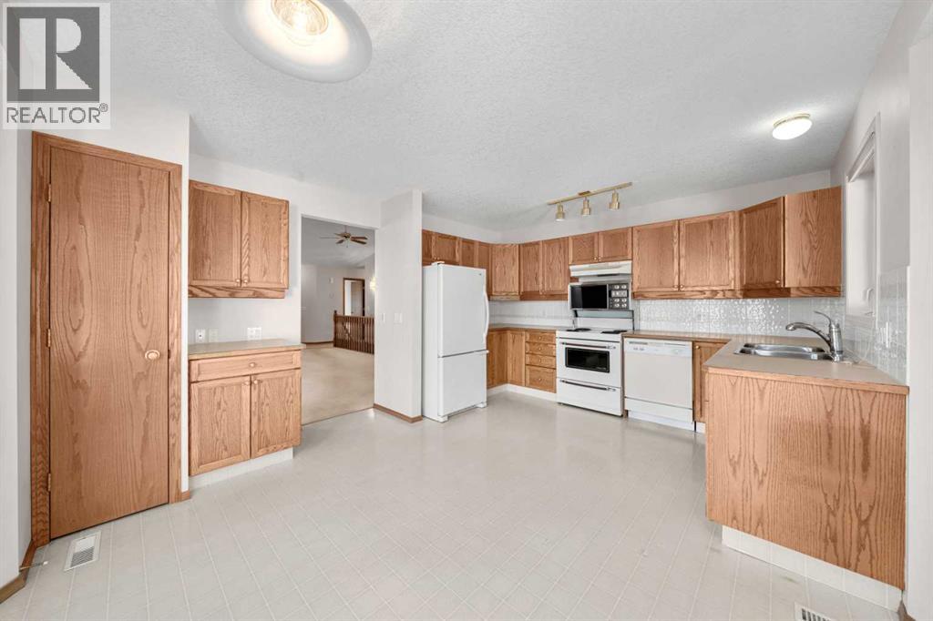 634 Sheep River Mews, Okotoks, Alberta  T1S 1S5 - Photo 12 - A2267612