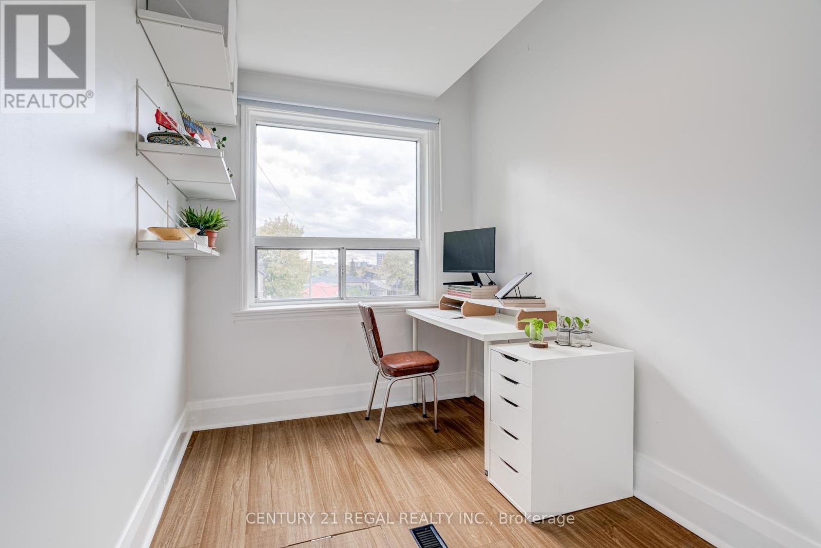 379 Silverthorn Avenue, Toronto, Ontario  M6M 3H1 - Photo 10 - W12503786