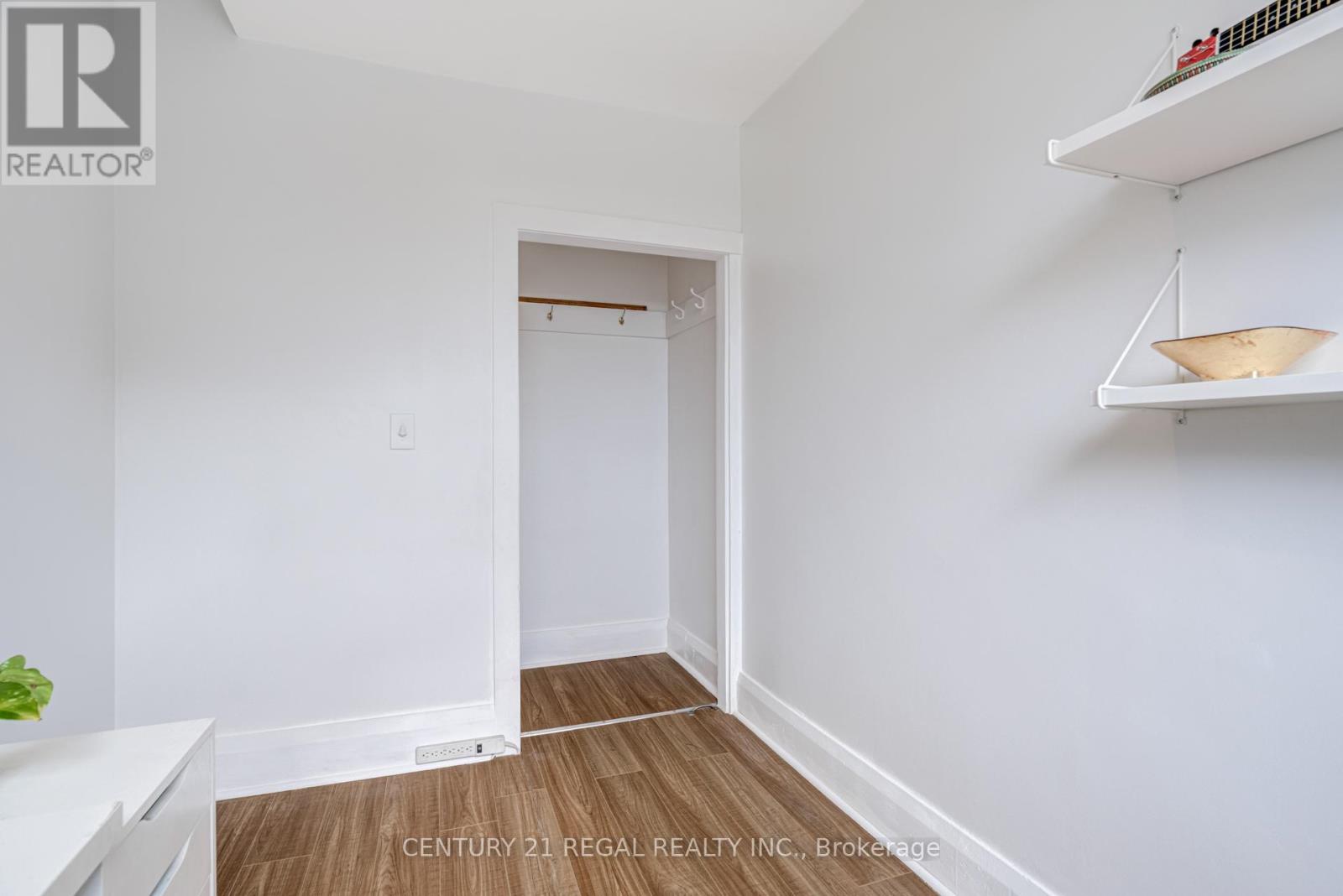 379 Silverthorn Avenue, Toronto, Ontario  M6M 3H1 - Photo 11 - W12503786