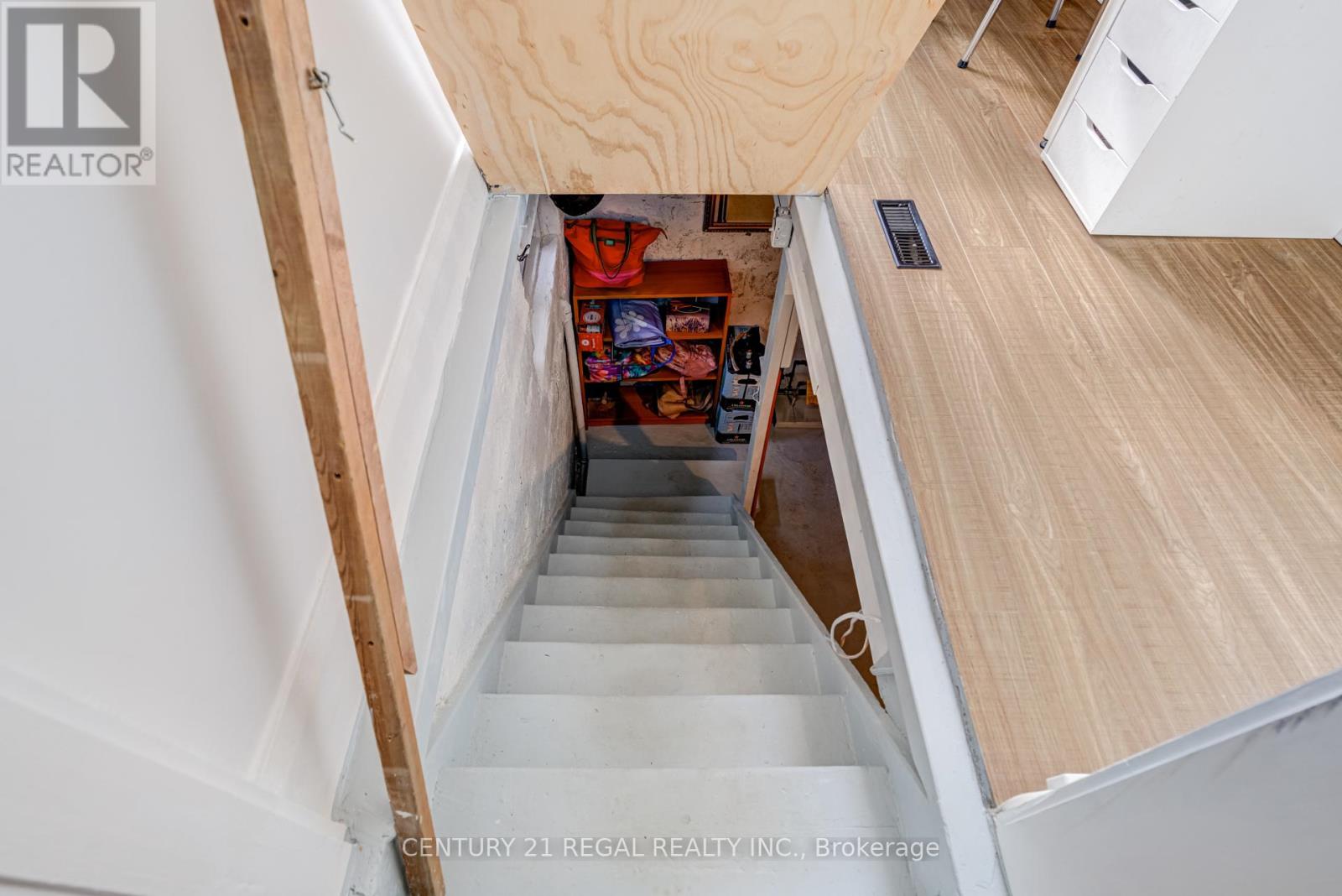 379 Silverthorn Avenue, Toronto, Ontario  M6M 3H1 - Photo 12 - W12503786