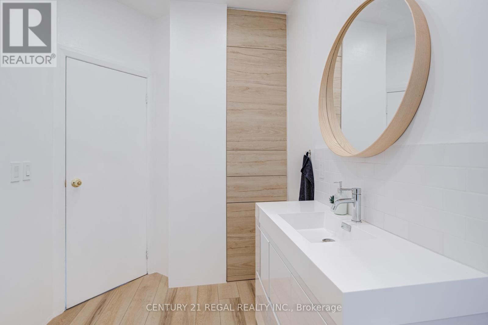 379 Silverthorn Avenue, Toronto, Ontario  M6M 3H1 - Photo 16 - W12503786