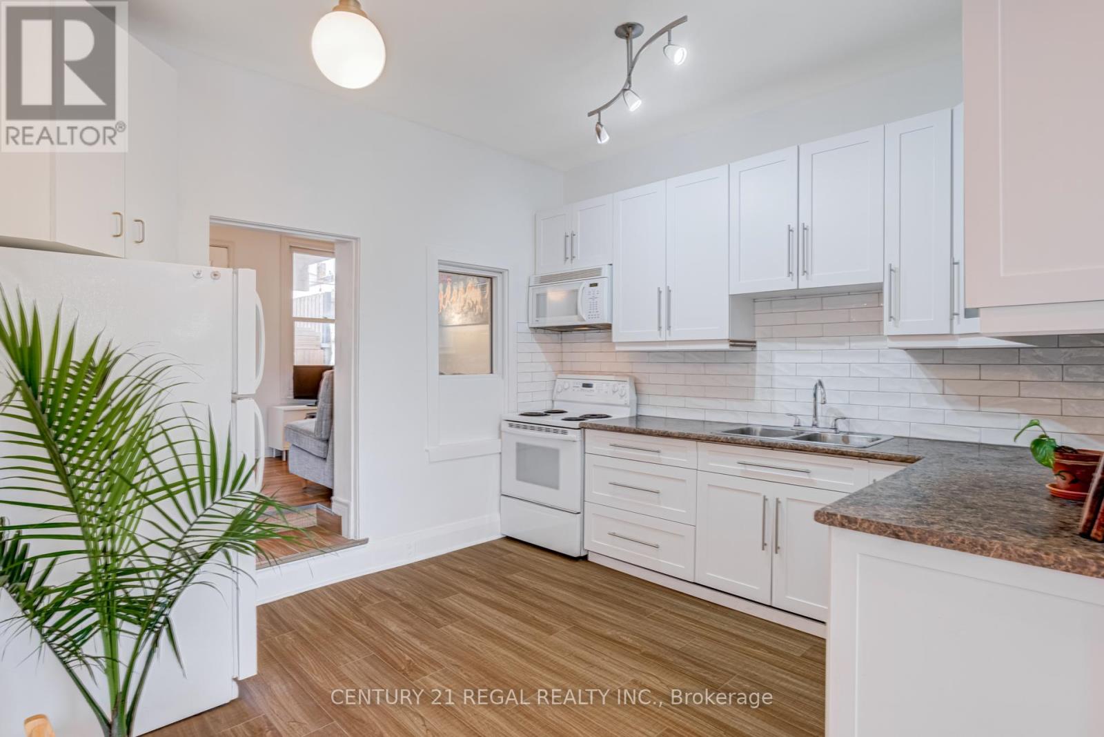 379 Silverthorn Avenue, Toronto, Ontario  M6M 3H1 - Photo 18 - W12503786