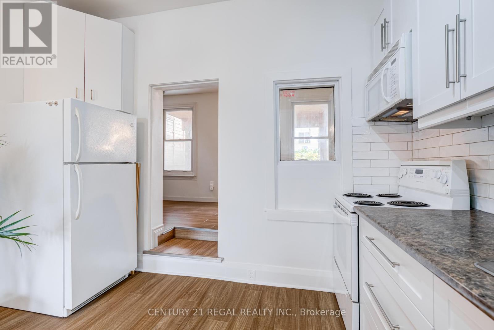 379 Silverthorn Avenue, Toronto, Ontario  M6M 3H1 - Photo 19 - W12503786