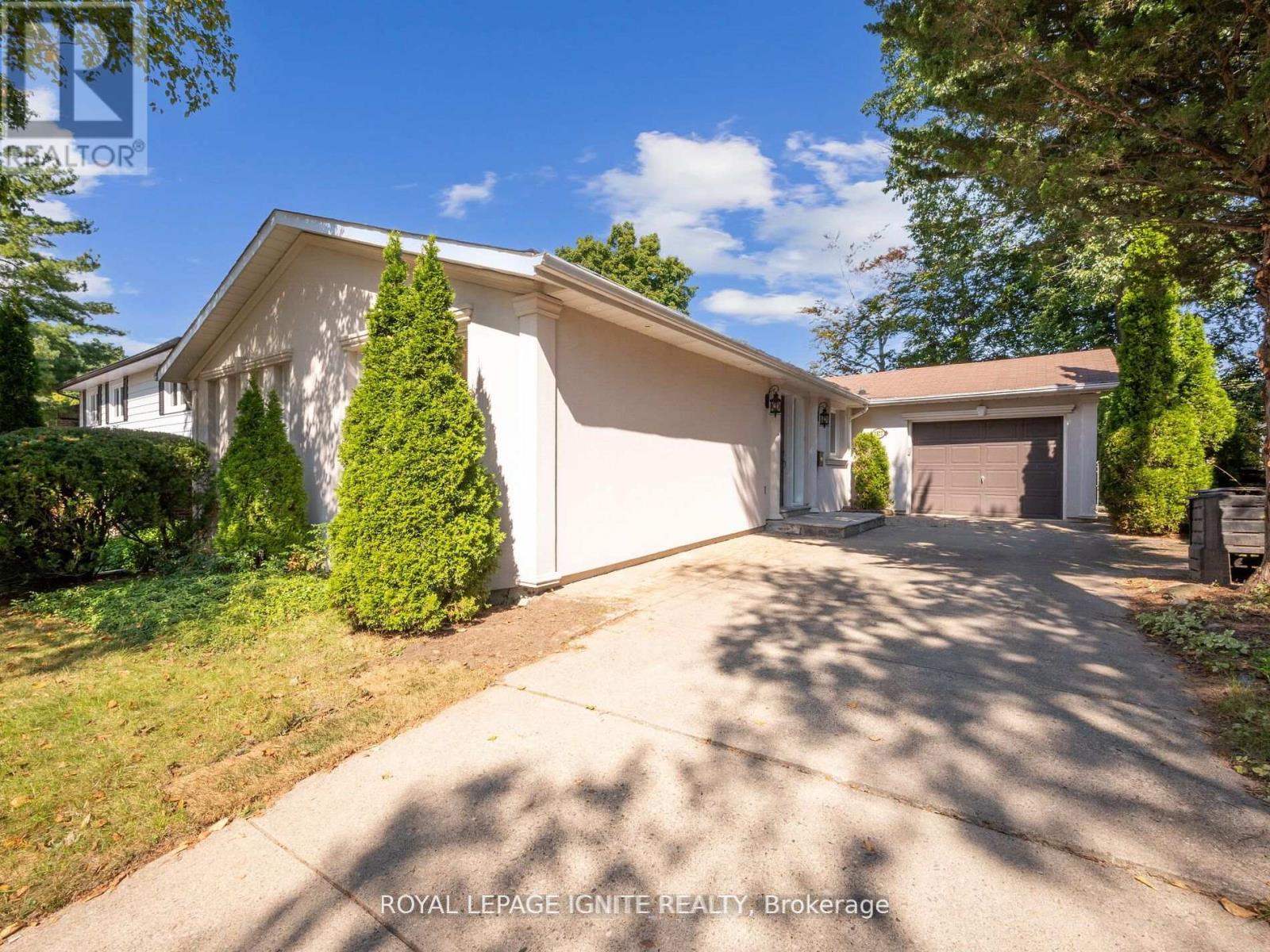 Main - 3577 Gallager Drive, Mississauga, Ontario  L5C 2N2 - Photo 2 - W12503850