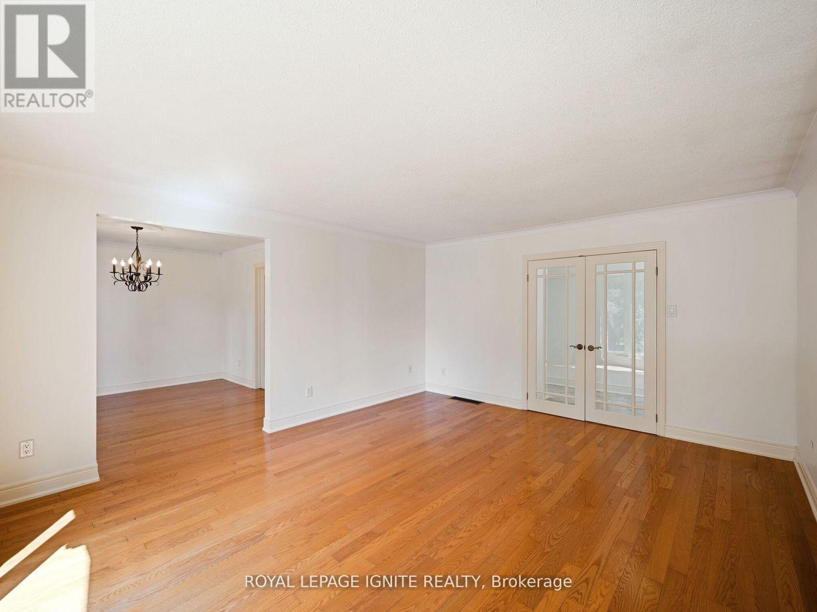 Main - 3577 Gallager Drive, Mississauga, Ontario  L5C 2N2 - Photo 4 - W12503850