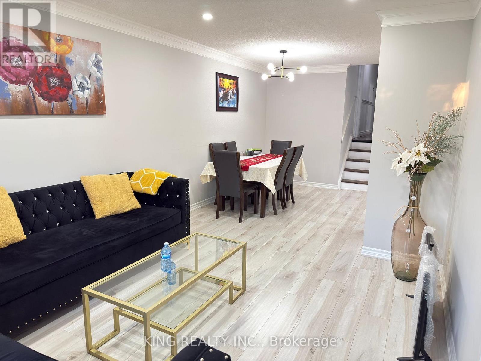 21 Greenwood Crescent, Brampton, Ontario  L6S 1T2 - Photo 2 - W12503884