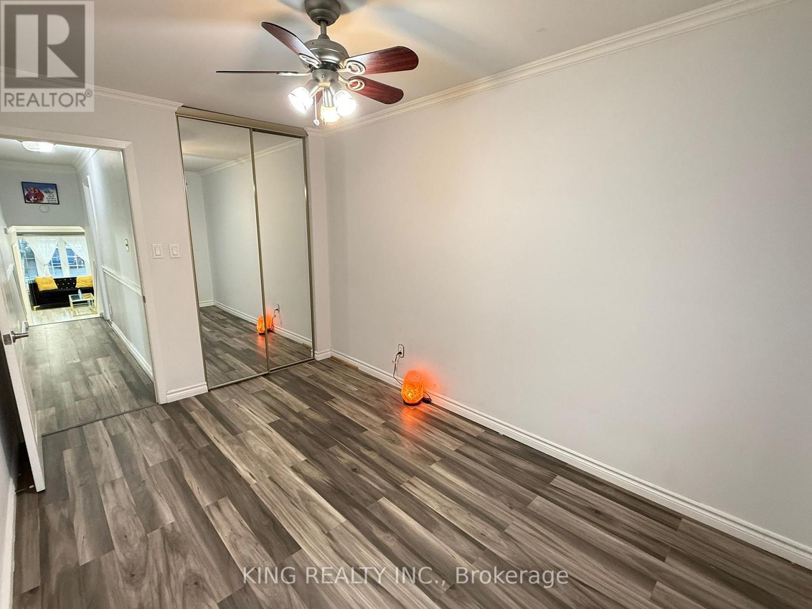 21 Greenwood Crescent, Brampton, Ontario  L6S 1T2 - Photo 7 - W12503884