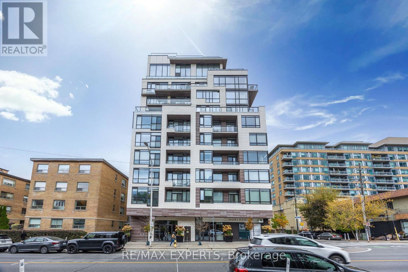 512 - 1990 Bloor Street W, Toronto, Ontario  M6P 3L1 - Photo 2 - W12503906