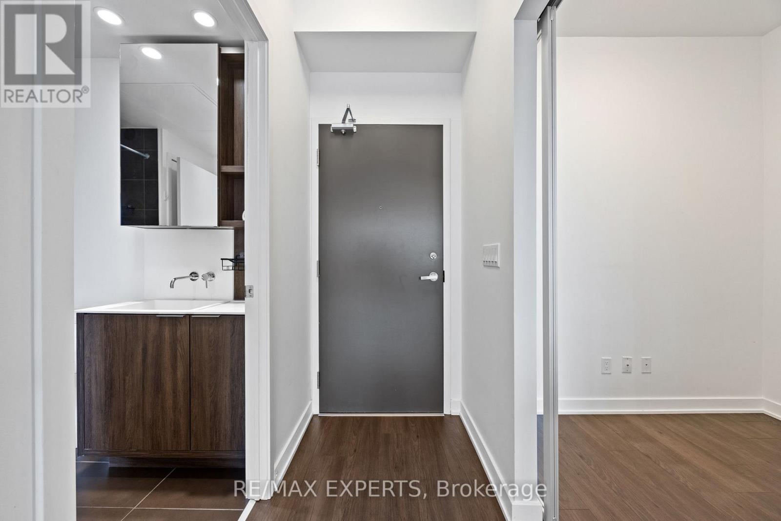 512 - 1990 Bloor Street W, Toronto, Ontario  M6P 3L1 - Photo 5 - W12503906