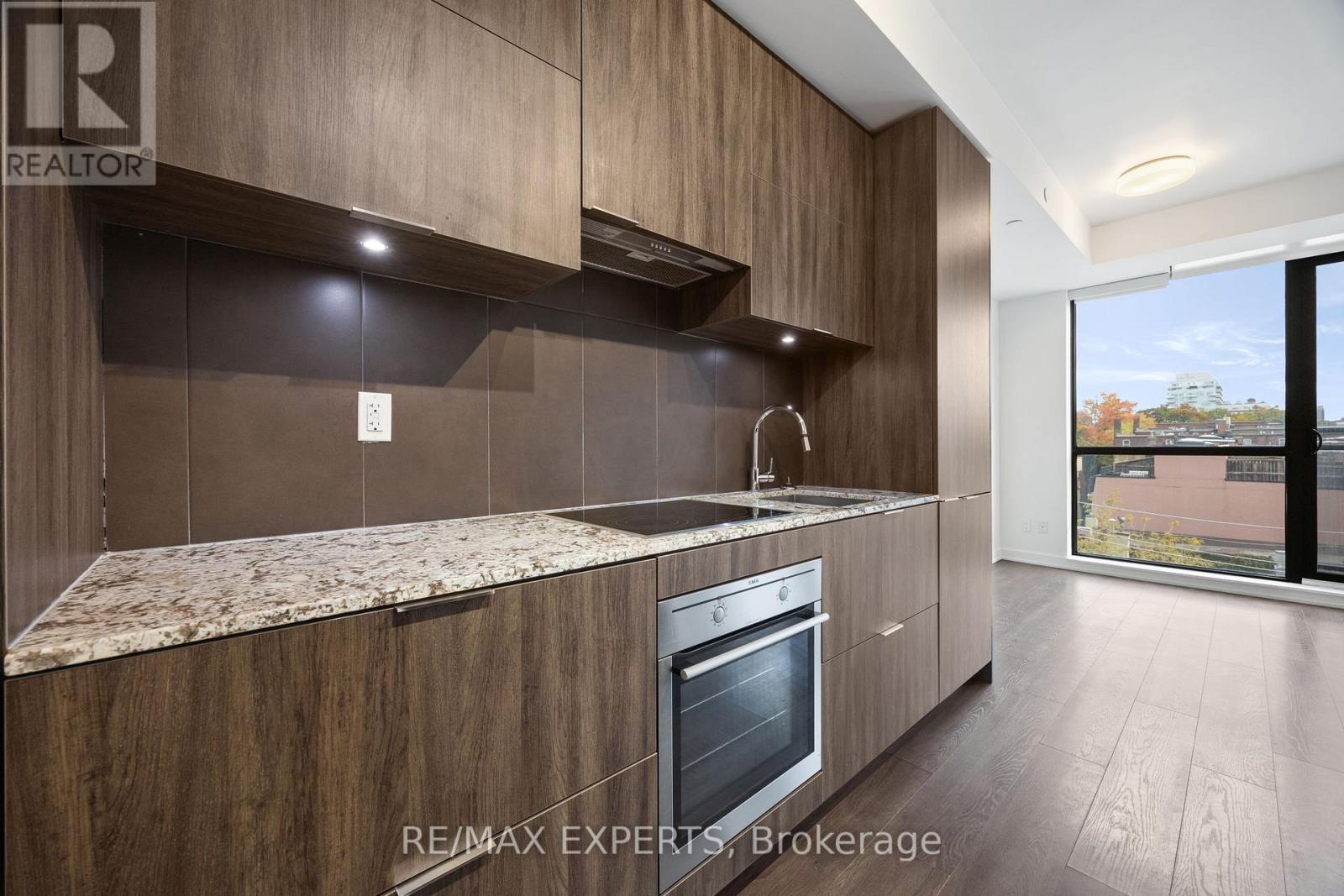 512 - 1990 Bloor Street W, Toronto, Ontario  M6P 3L1 - Photo 9 - W12503906