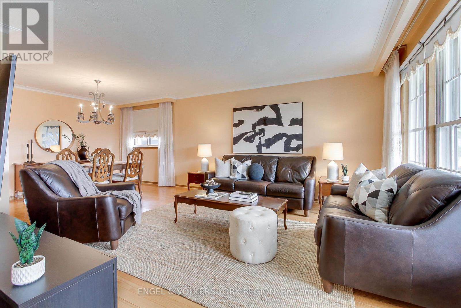 234 Maple Leaf Drive, Toronto, Ontario  M6L 1P1 - Photo 10 - W12503992