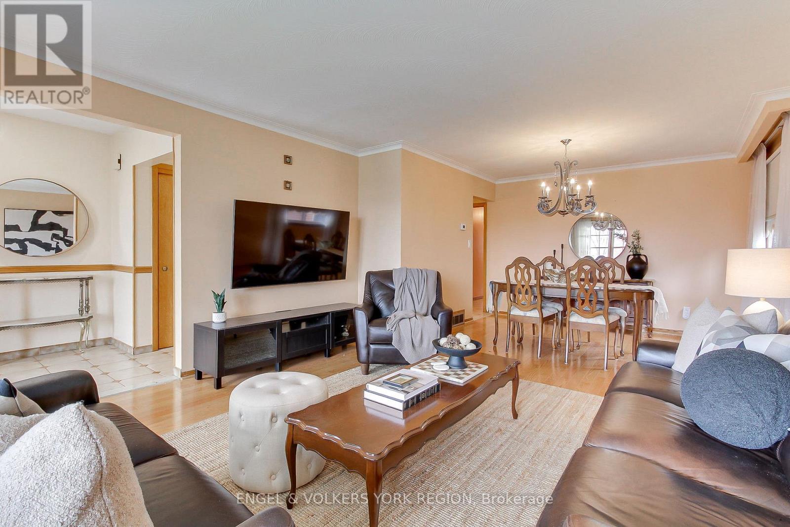 234 Maple Leaf Drive, Toronto, Ontario  M6L 1P1 - Photo 11 - W12503992