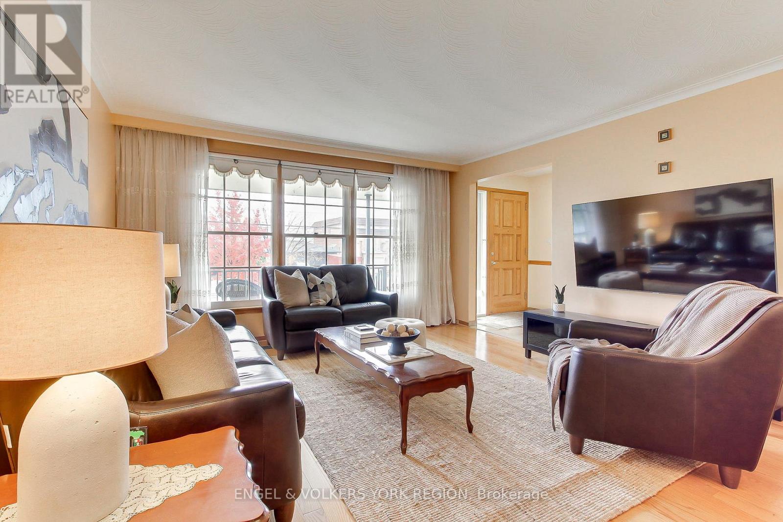 234 Maple Leaf Drive, Toronto, Ontario  M6L 1P1 - Photo 12 - W12503992