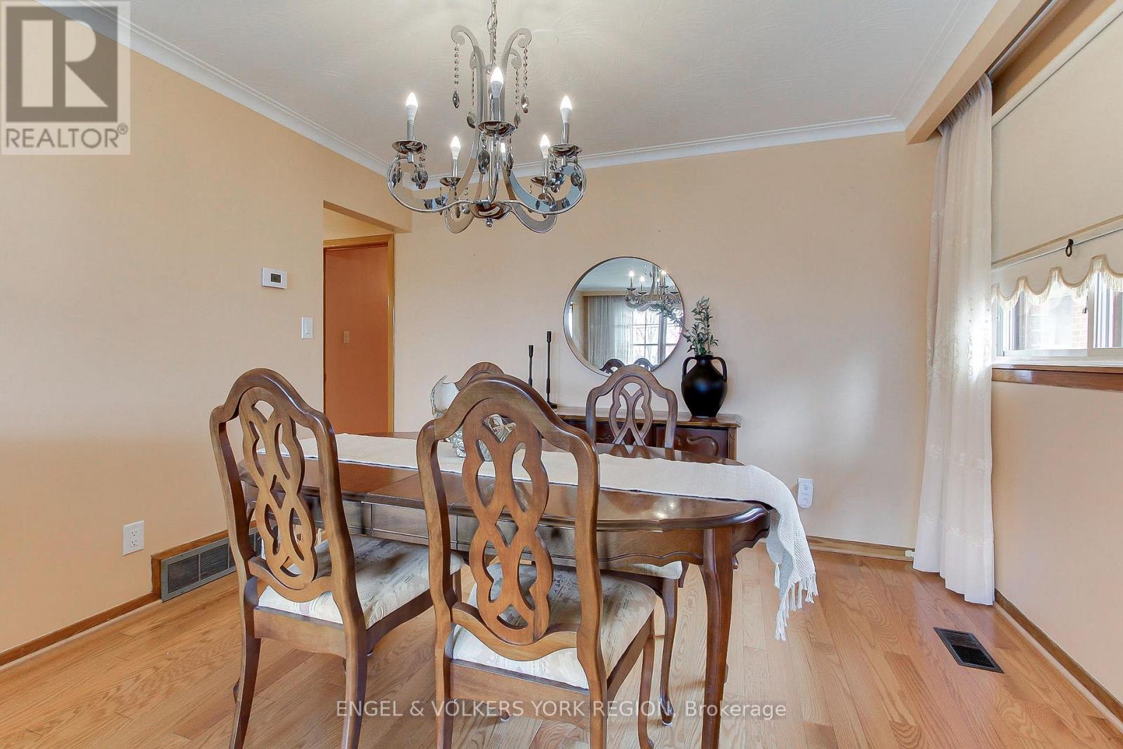 234 Maple Leaf Drive, Toronto, Ontario  M6L 1P1 - Photo 14 - W12503992