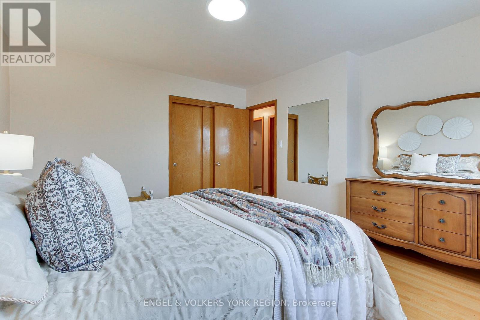 234 Maple Leaf Drive, Toronto, Ontario  M6L 1P1 - Photo 27 - W12503992