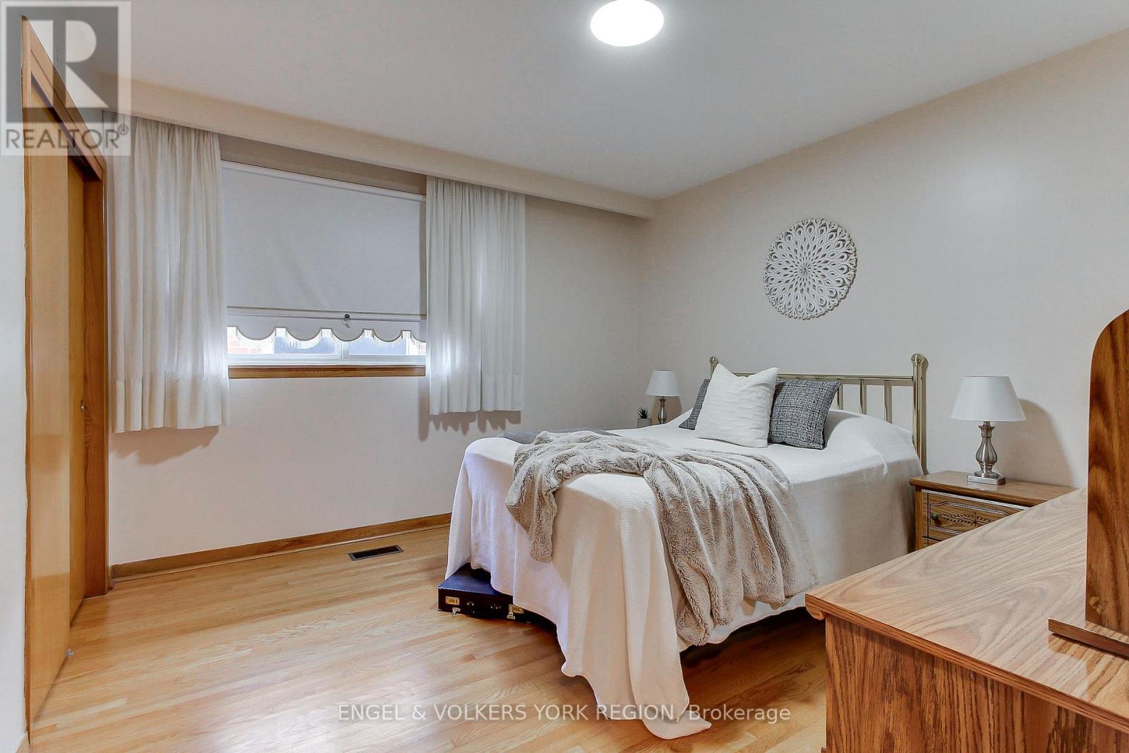 234 Maple Leaf Drive, Toronto, Ontario  M6L 1P1 - Photo 31 - W12503992