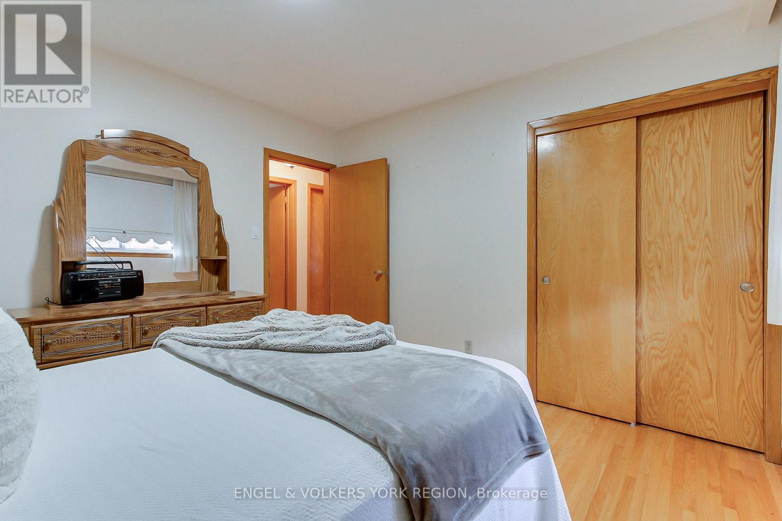 234 Maple Leaf Drive, Toronto, Ontario  M6L 1P1 - Photo 32 - W12503992