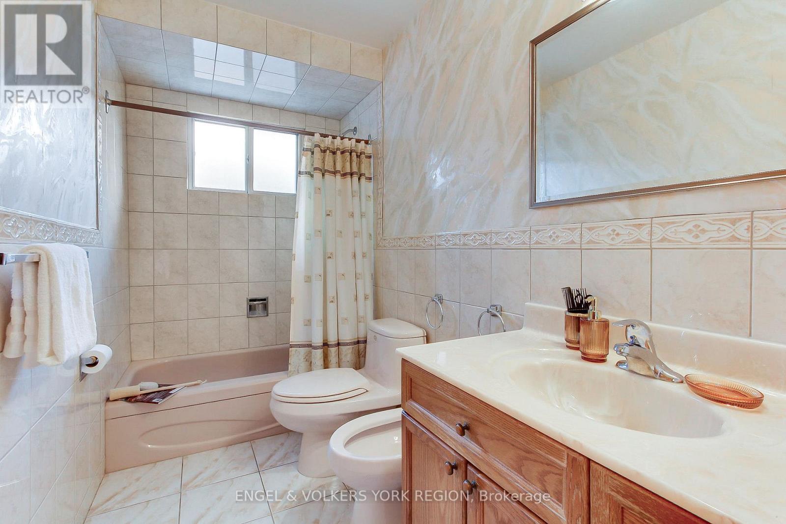 234 Maple Leaf Drive, Toronto, Ontario  M6L 1P1 - Photo 33 - W12503992