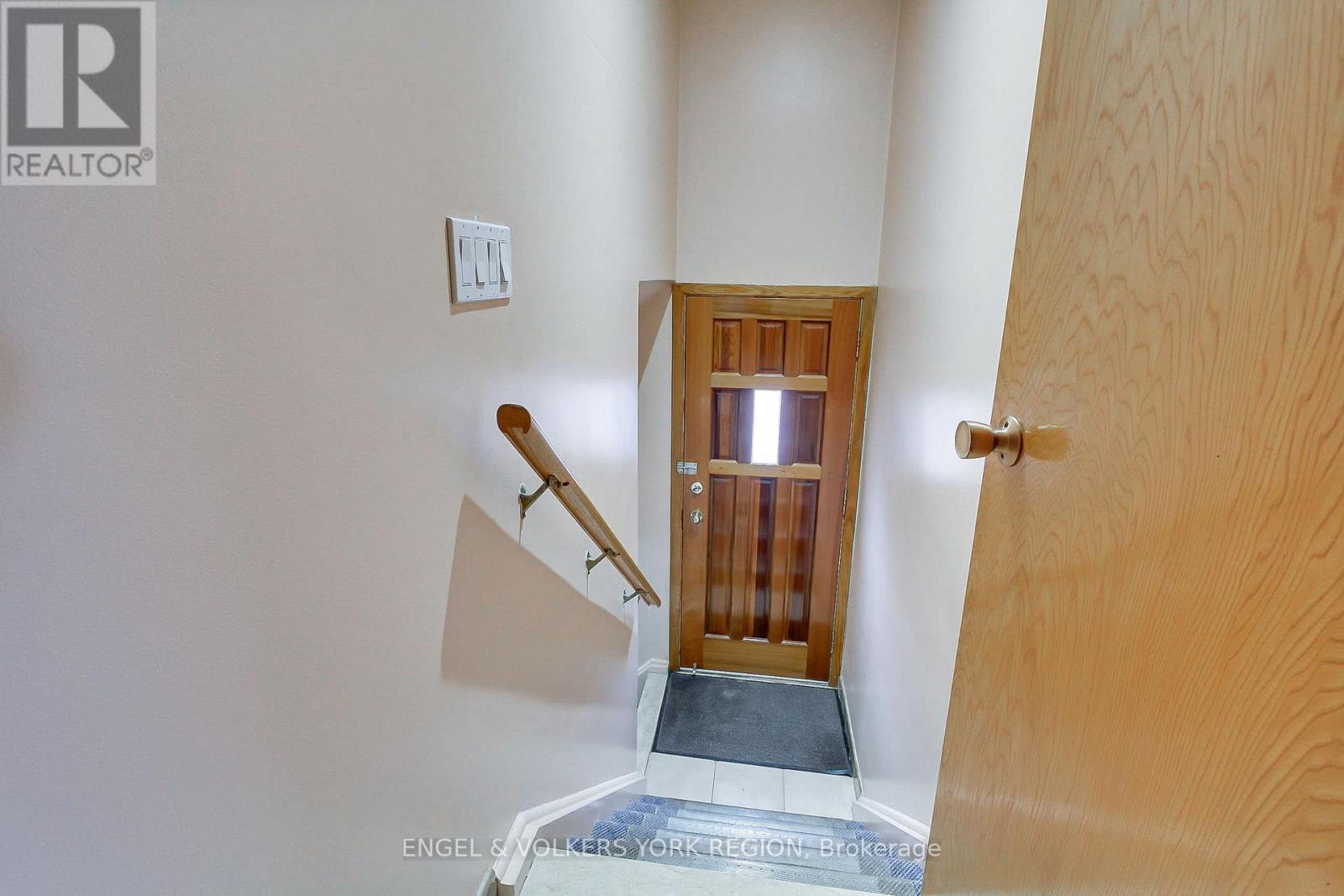 234 Maple Leaf Drive, Toronto, Ontario  M6L 1P1 - Photo 34 - W12503992