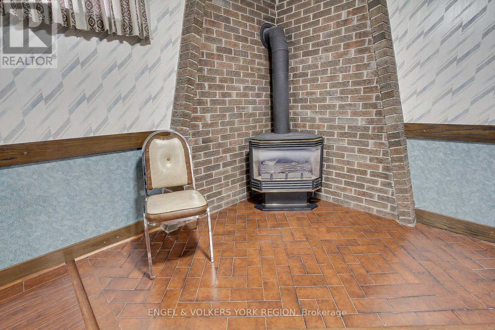 234 Maple Leaf Drive, Toronto, Ontario  M6L 1P1 - Photo 38 - W12503992