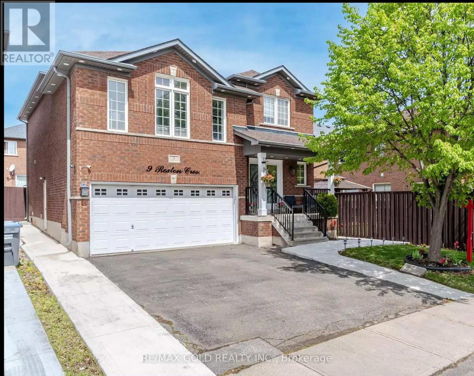 9 ROXTON CRESCENT, Brampton, Ontario