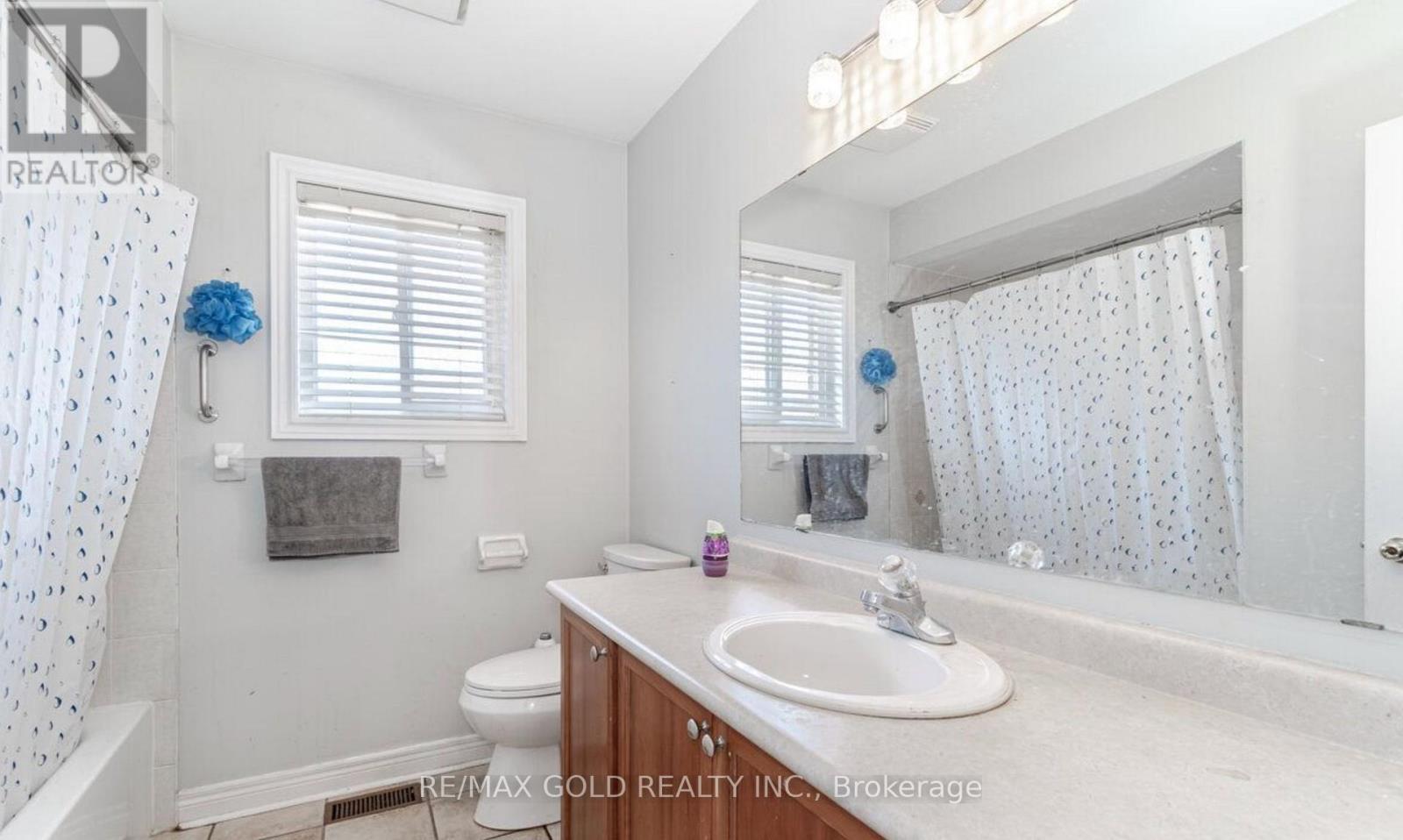 9 Roxton Crescent, Brampton, Ontario  L7A 2E7 - Photo 10 - W12504028