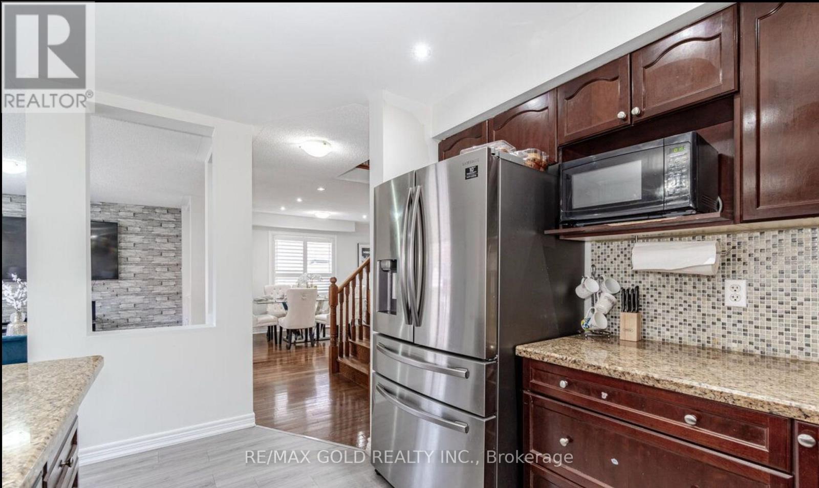 9 Roxton Crescent, Brampton, Ontario  L7A 2E7 - Photo 6 - W12504028