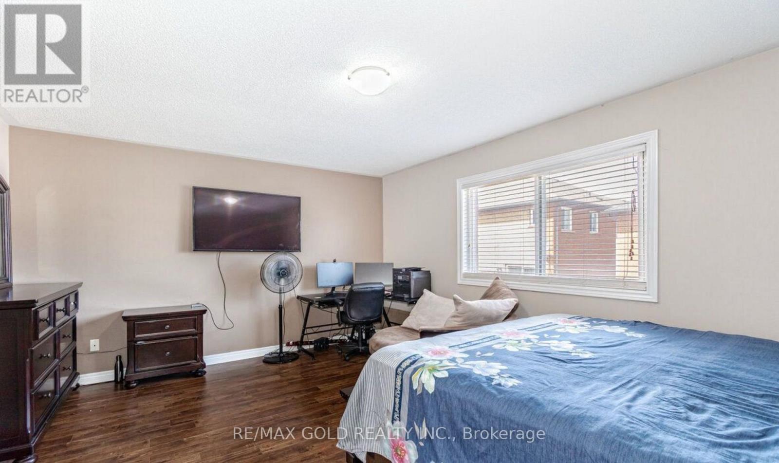 9 Roxton Crescent, Brampton, Ontario  L7A 2E7 - Photo 7 - W12504028