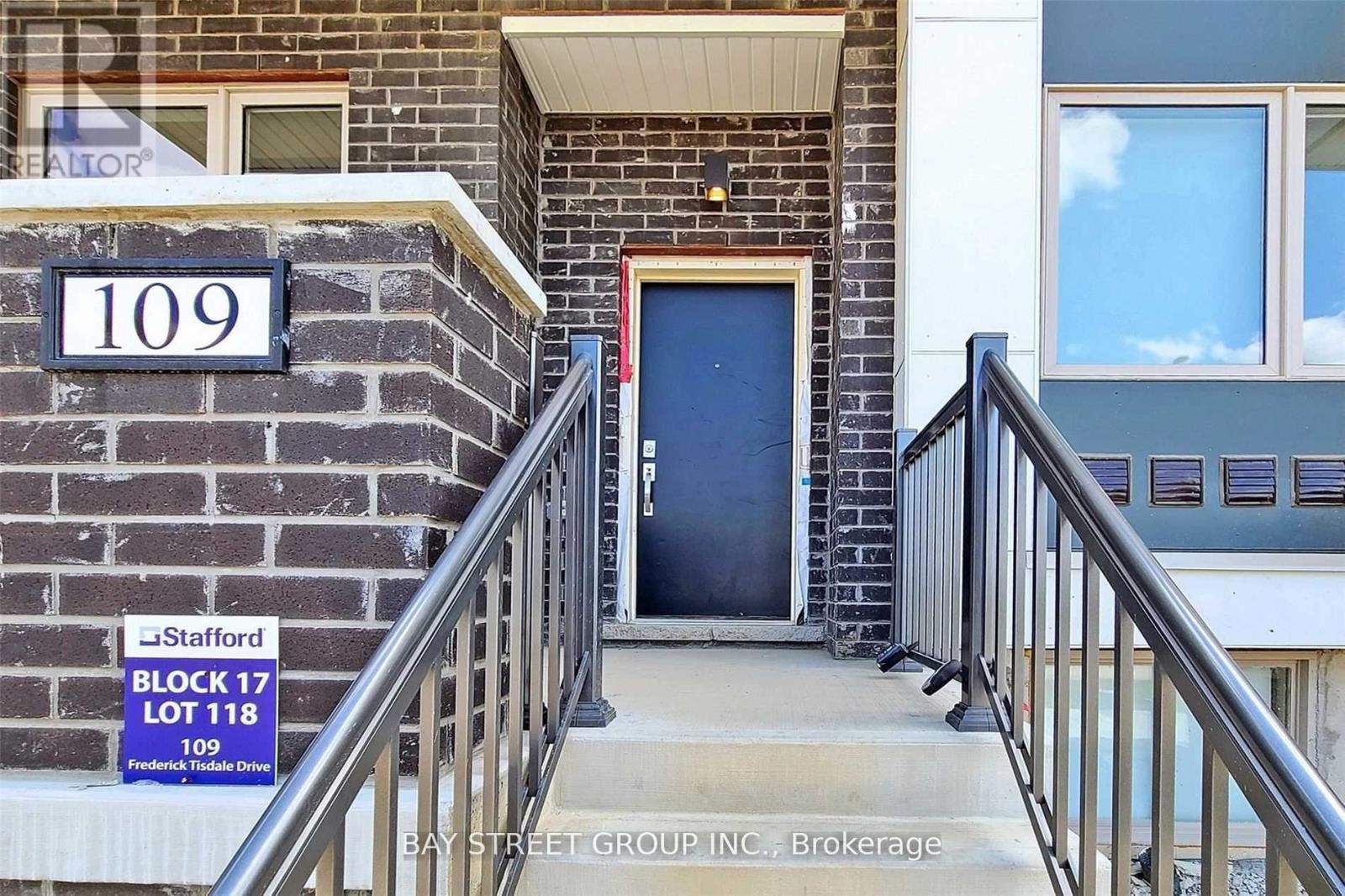 109 Frederick Tisdale Drive, Toronto, Ontario  M3K 0C6 - Photo 2 - W12504038