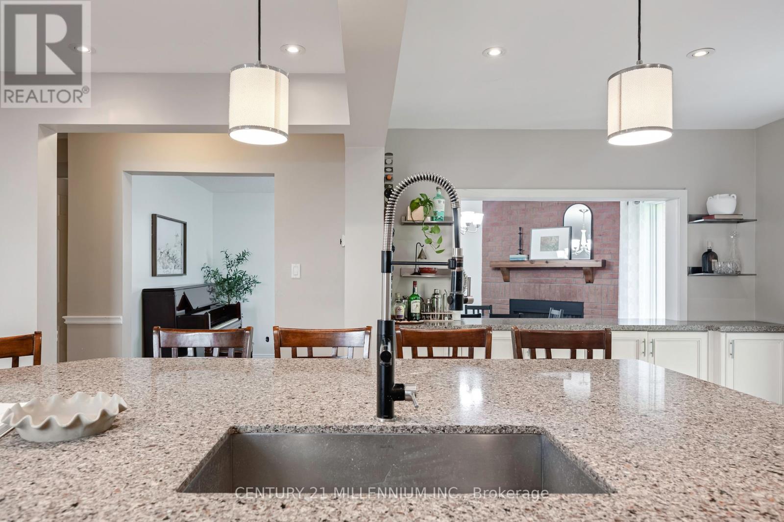 174 Lisa Marie Drive, Orangeville, Ontario  L9W 4P7 - Photo 10 - W12504076