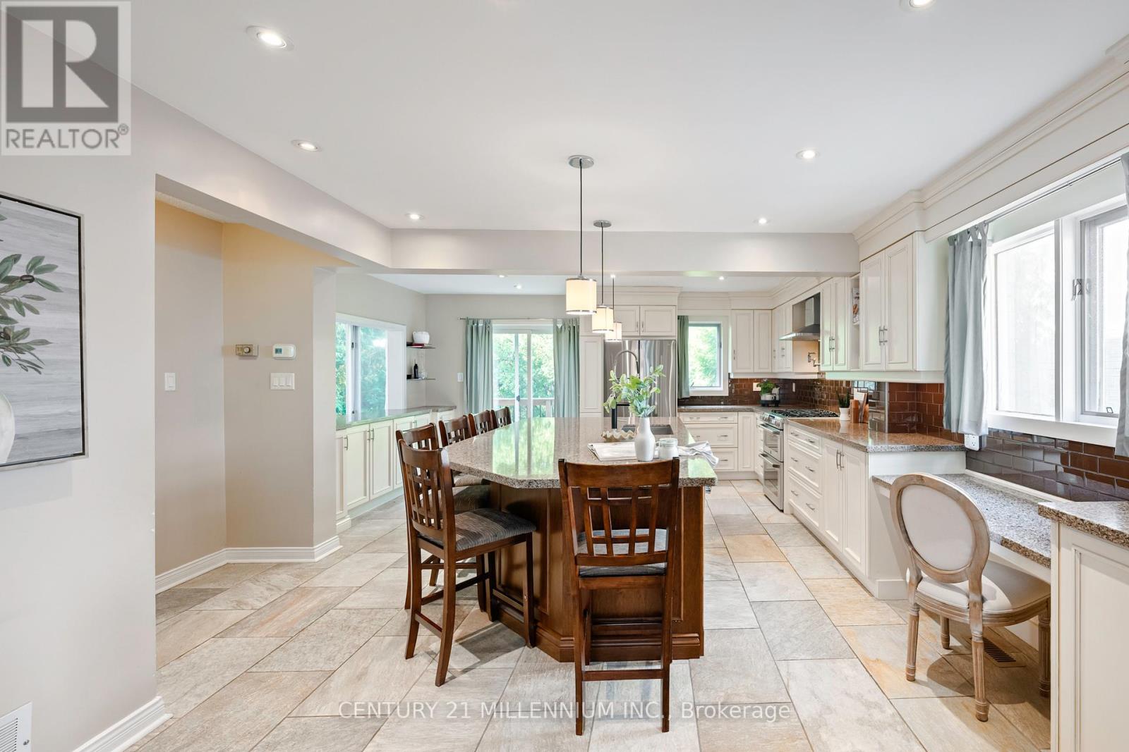 174 Lisa Marie Drive, Orangeville, Ontario  L9W 4P7 - Photo 7 - W12504076