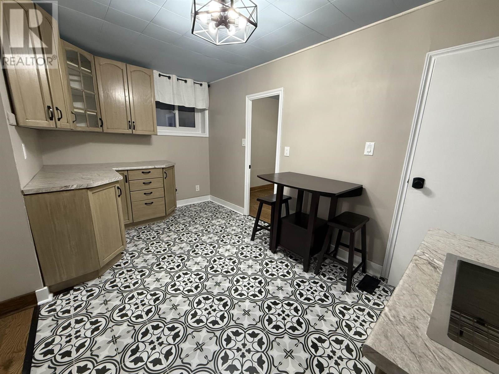 918 Alberta Street, Thunder Bay, Ontario  P7C 3E9 - Photo 10 - TB253334