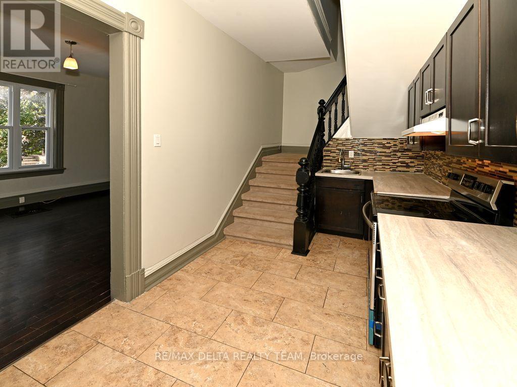 355 Bronson Avenue, Ottawa, Ontario  K1R 6J4 - Photo 2 - X12504100