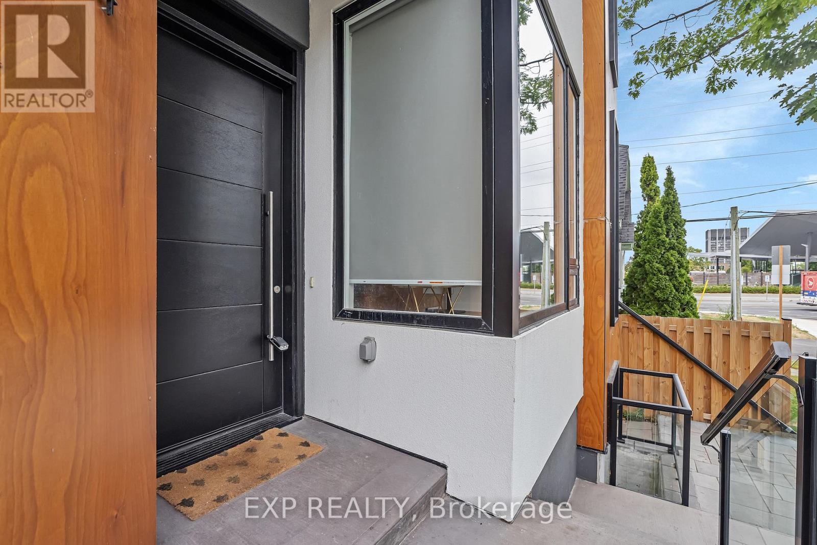 1 - 4a Huron Avenue N, Ottawa, Ontario  K1Y 0V9 - Photo 3 - X12504184