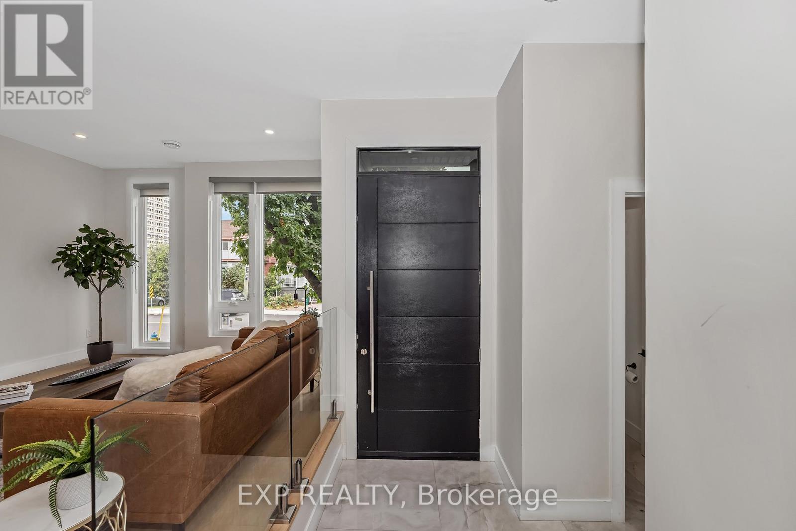 1 - 4a Huron Avenue N, Ottawa, Ontario  K1Y 0V9 - Photo 4 - X12504184