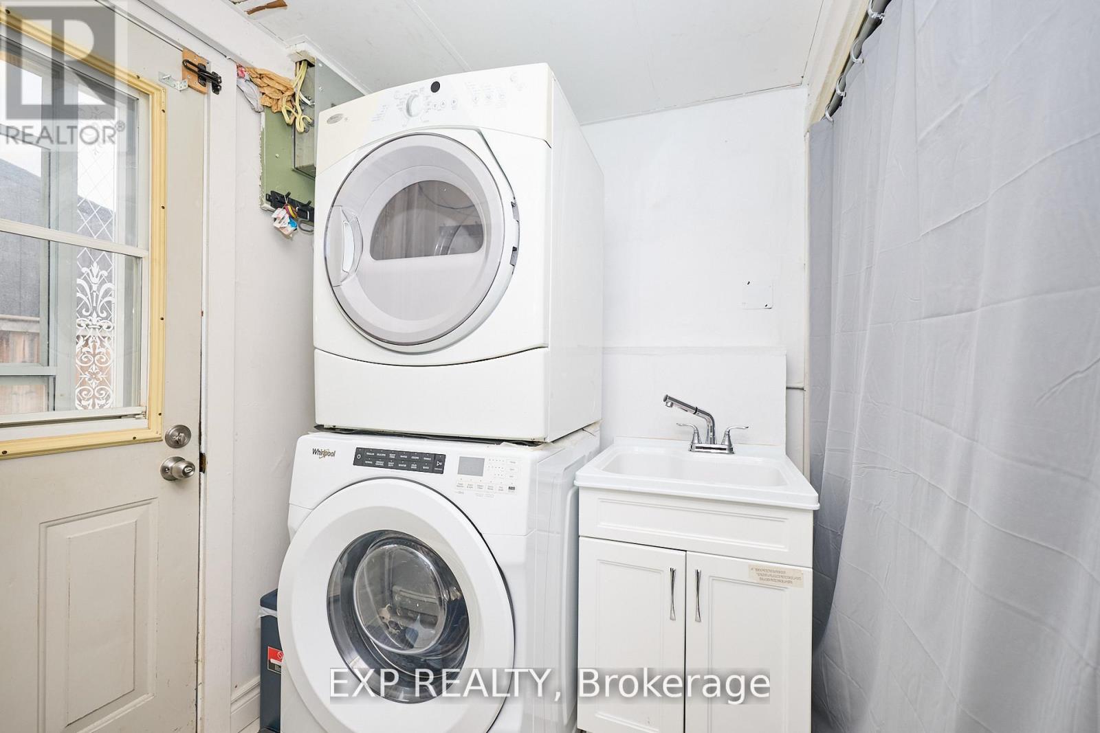 31 Woodrow Street, St. Catharines, Ontario  L2P 2A1 - Photo 14 - X12504108