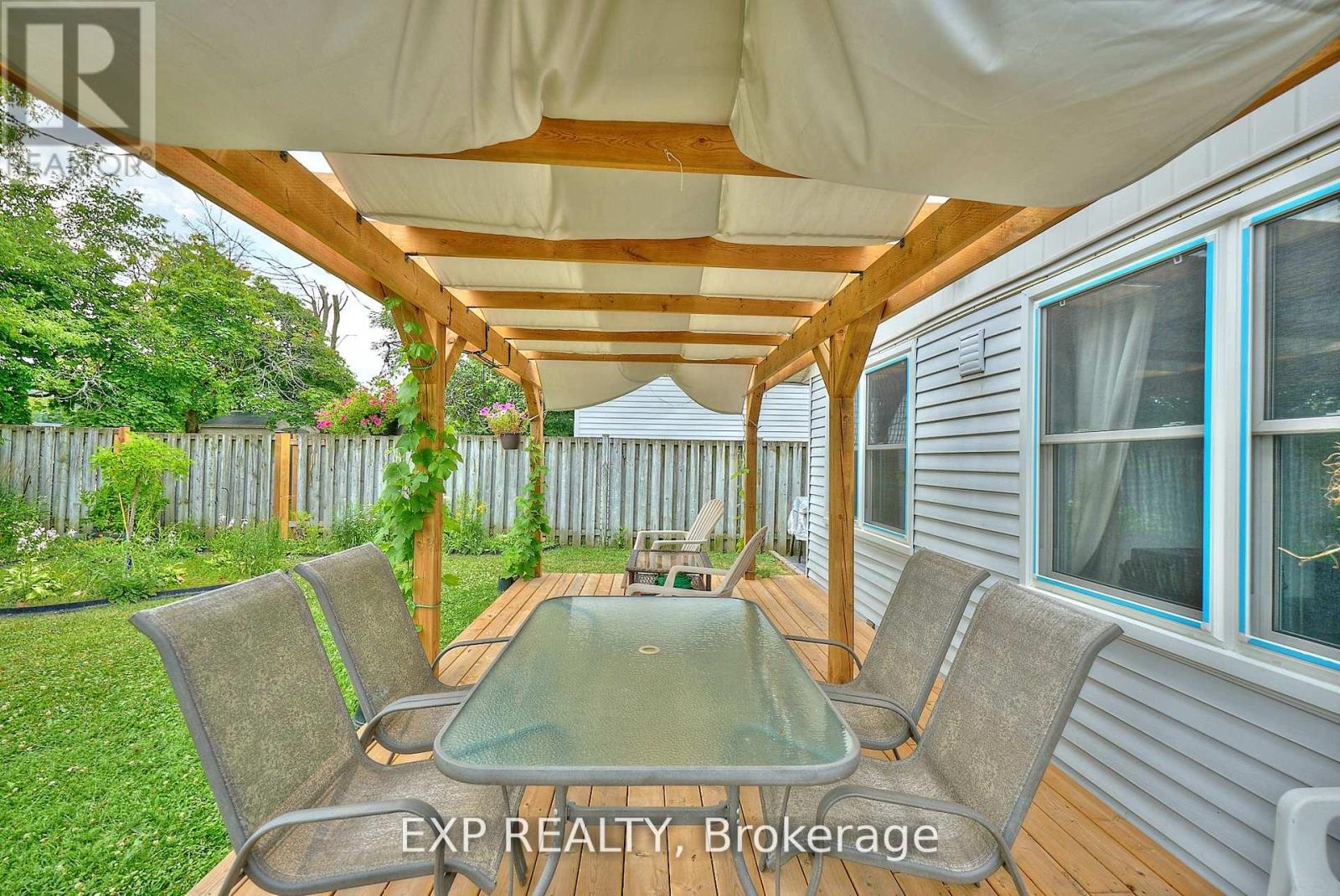 31 Woodrow Street, St. Catharines, Ontario  L2P 2A1 - Photo 24 - X12504108