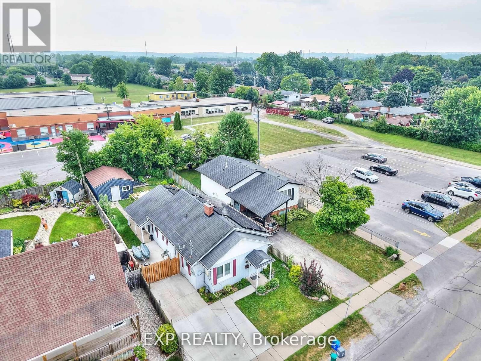 31 Woodrow Street, St. Catharines, Ontario  L2P 2A1 - Photo 4 - X12504108