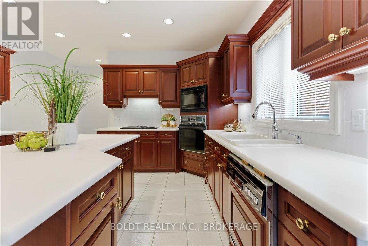 15 Golden Boulevard, St. Catharines, Ontario  L2N 7L8 - Photo 13 - X12504192