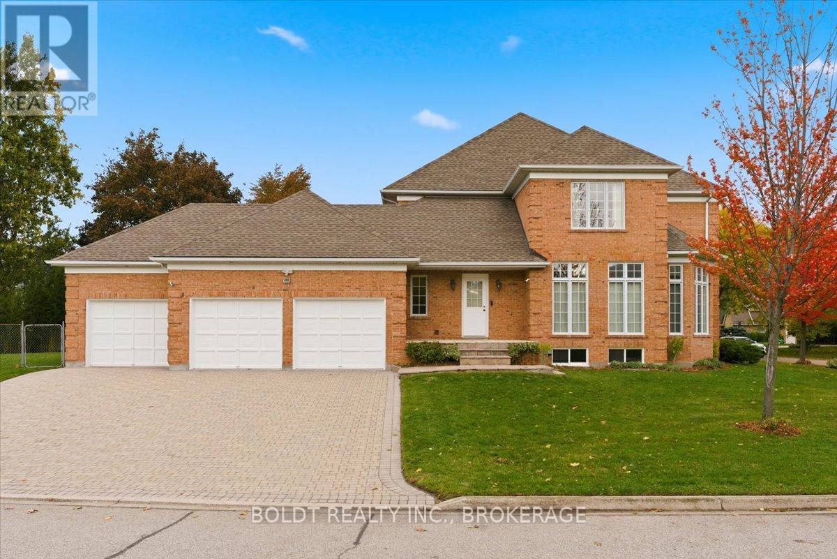 15 Golden Boulevard, St. Catharines, Ontario  L2N 7L8 - Photo 2 - X12504192