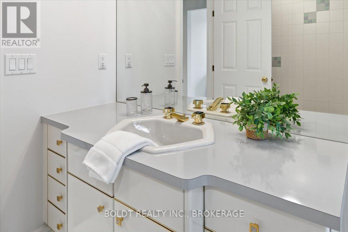 15 Golden Boulevard, St. Catharines, Ontario  L2N 7L8 - Photo 30 - X12504192