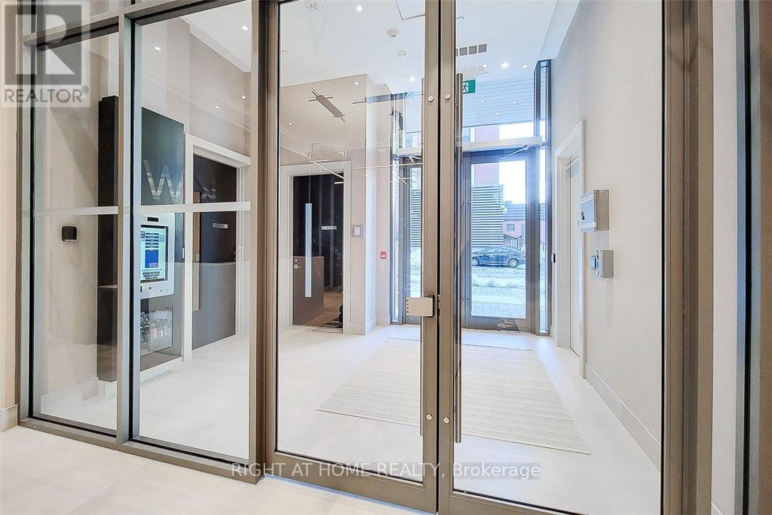 1107 - 212 King William Street, Hamilton, Ontario  L8R 0A7 - Photo 3 - X12503802