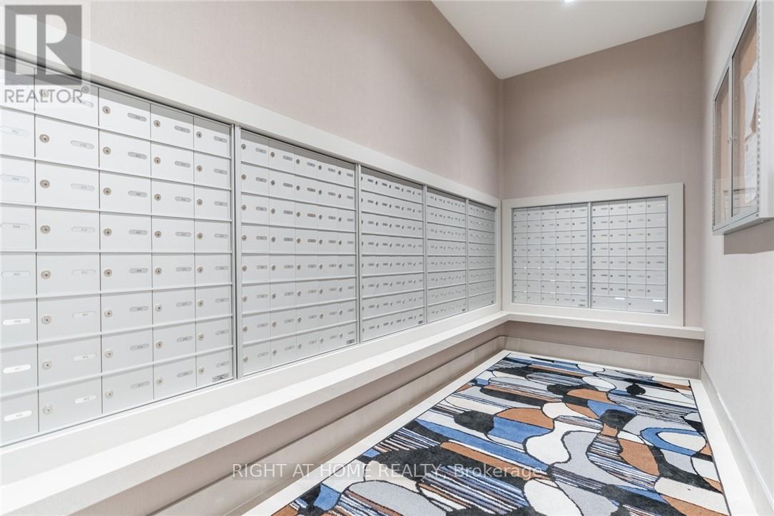 1107 - 212 King William Street, Hamilton, Ontario  L8R 0A7 - Photo 5 - X12503802