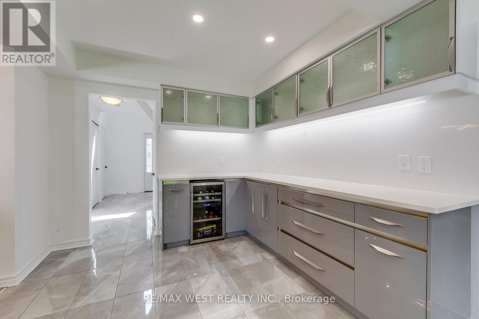 8077 Mount Carmel Boulevard, Niagara Falls, Ontario  L2H 2Y8 - Photo 16 - X12503810