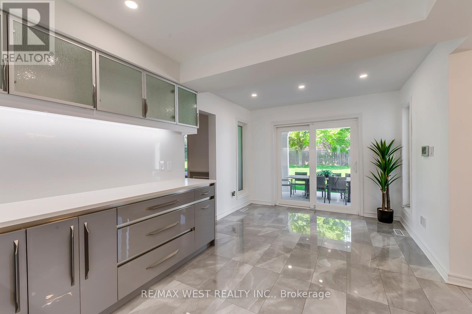 8077 Mount Carmel Boulevard, Niagara Falls, Ontario  L2H 2Y8 - Photo 19 - X12503810