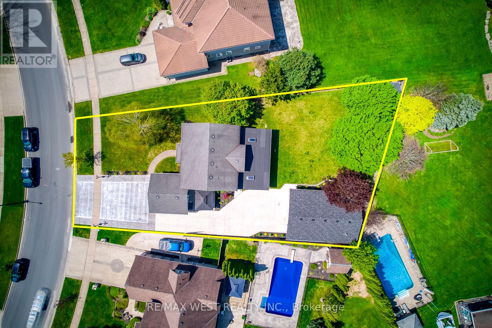 8077 Mount Carmel Boulevard, Niagara Falls, Ontario  L2H 2Y8 - Photo 2 - X12503810