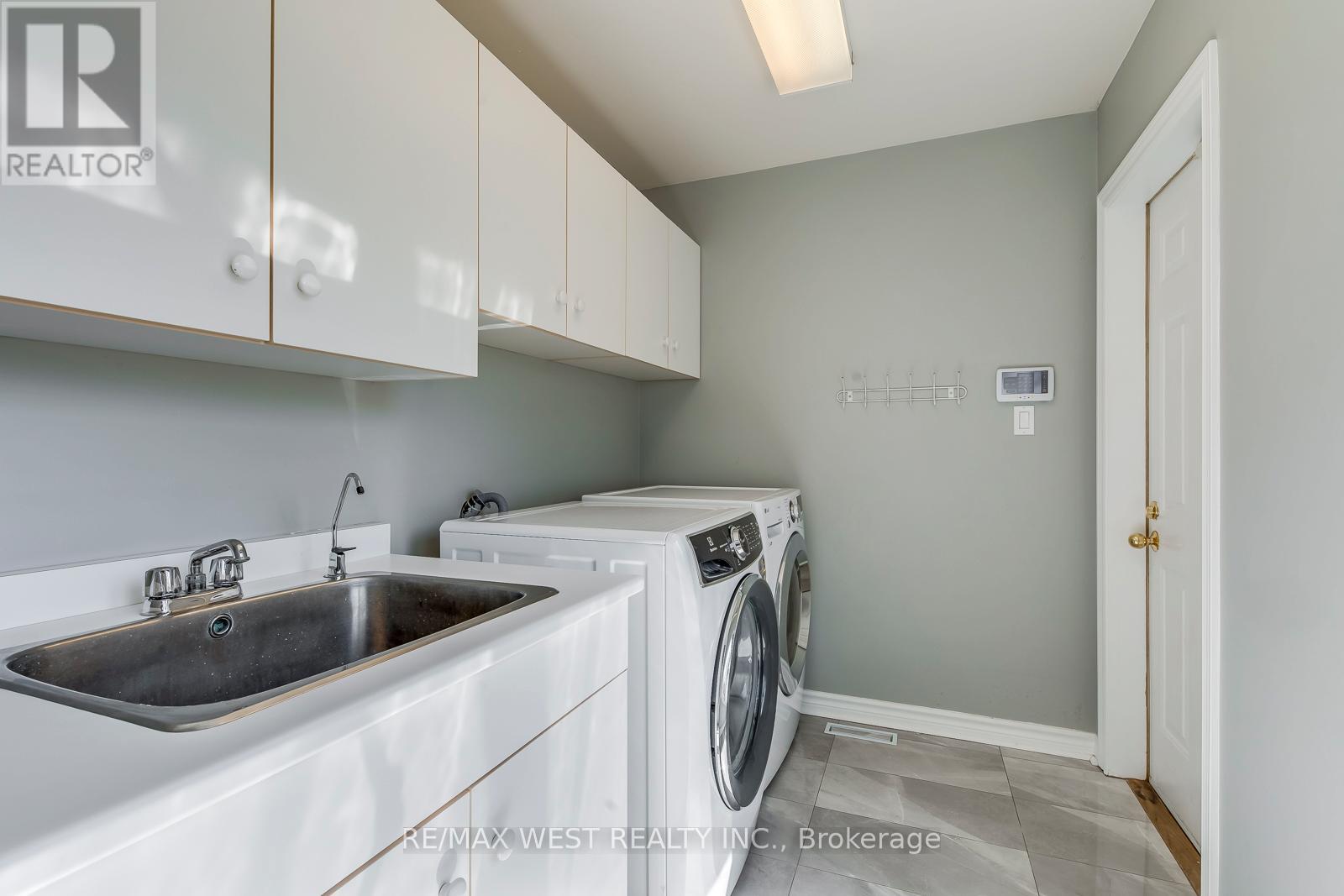 8077 Mount Carmel Boulevard, Niagara Falls, Ontario  L2H 2Y8 - Photo 21 - X12503810