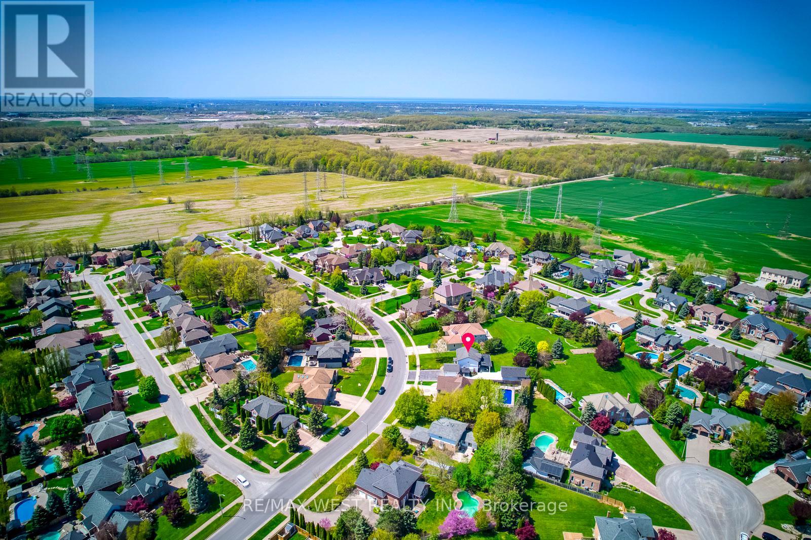 8077 Mount Carmel Boulevard, Niagara Falls, Ontario  L2H 2Y8 - Photo 3 - X12503810