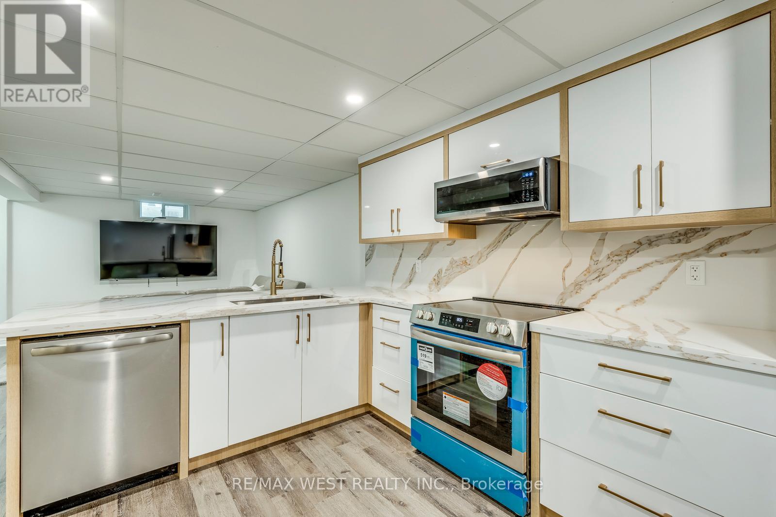 8077 Mount Carmel Boulevard, Niagara Falls, Ontario  L2H 2Y8 - Photo 34 - X12503810