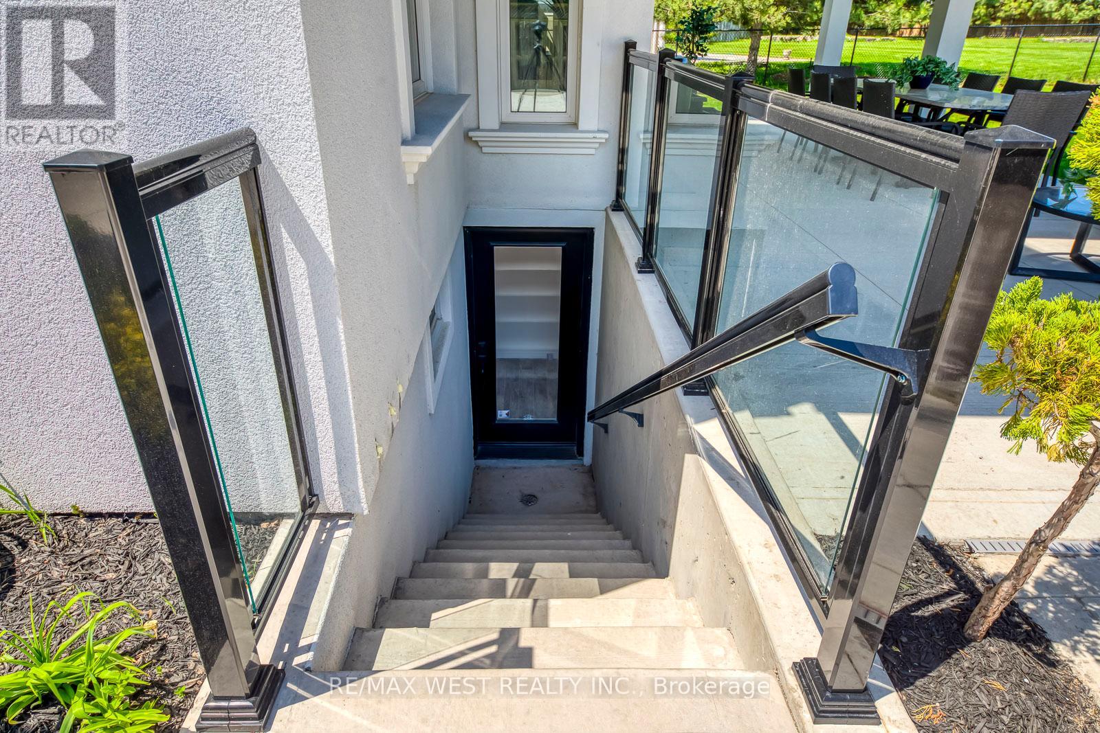 8077 Mount Carmel Boulevard, Niagara Falls, Ontario  L2H 2Y8 - Photo 38 - X12503810